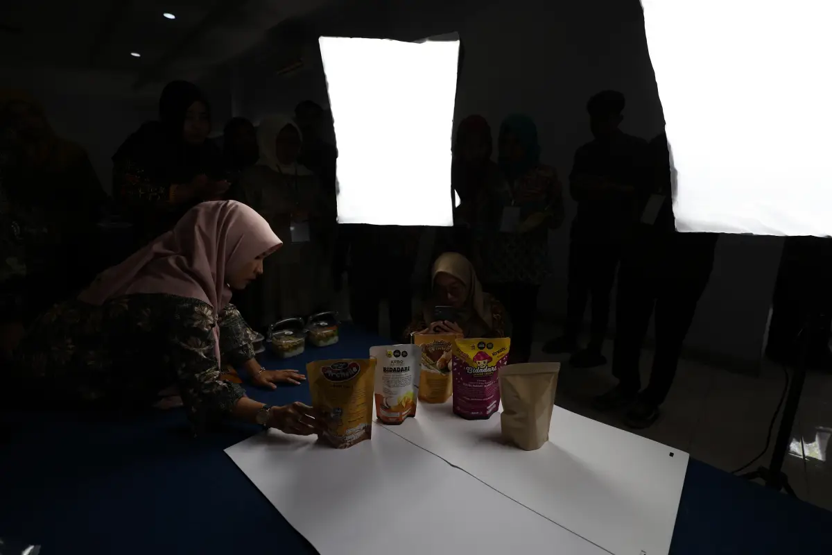 Presentasi hasil karya desain peserta di akhir pelatihan
